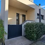Contemporaine Standing Proche Village Noël