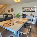 Contemporaine Standing Proche Village Noël