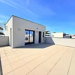 Contemporaine Standing Proche Village Noël