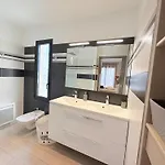 Contemporaine Standing Proche Village Noël *