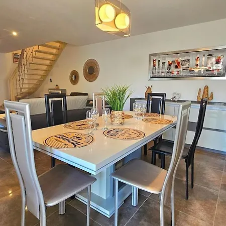 Azura Prestige, A 1 Min & Piscine Villa *