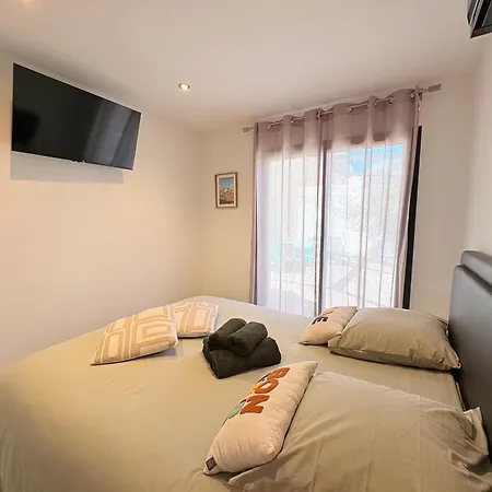 Azura Prestige, A 1 Min & Piscine *