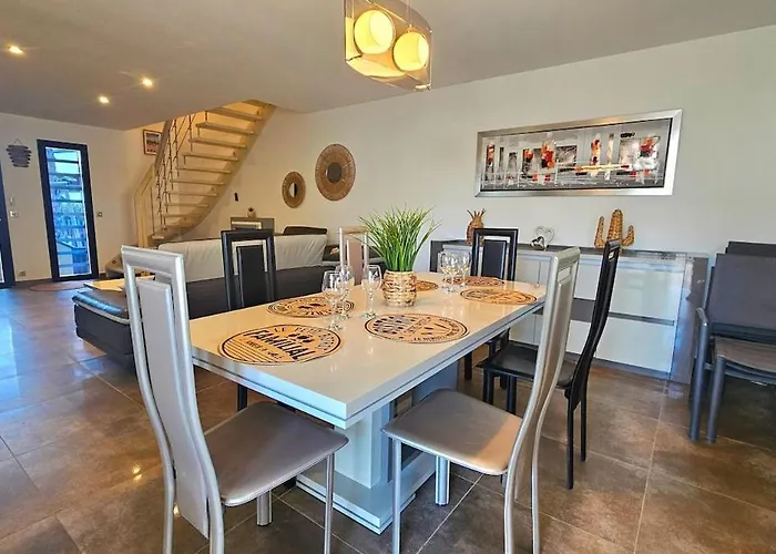 Contemporaine Standing Proche Village Noel Villa *