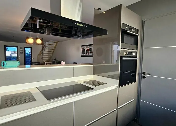 Contemporaine Standing Proche Village Noel Villa Le Barcarès