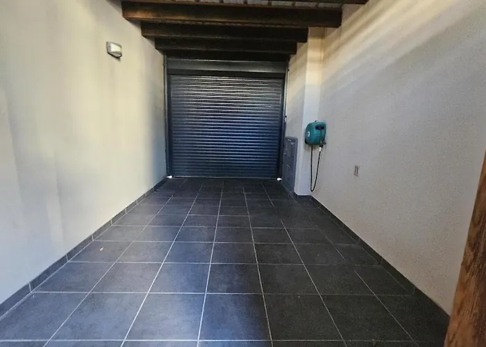 Contemporaine Standing Proche Village Noel *