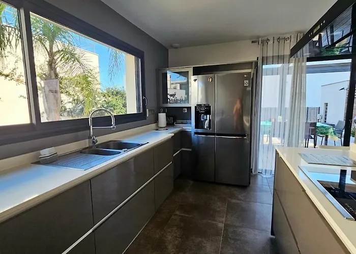 Contemporaine Standing Proche Village Noel Villa Le Barcarès
