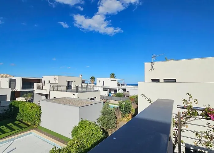 Contemporaine Standing Proche Village Noel Villa Le Barcarès
