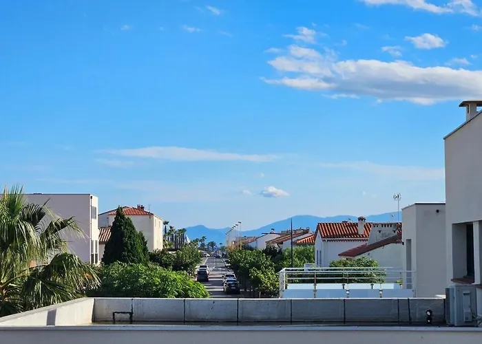 Contemporaine Standing Proche Village Noel Le Barcarès